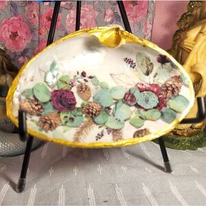 DECOUPAGE CLAM SHELL DECOUPAGE PINECONE AND  ROSES
